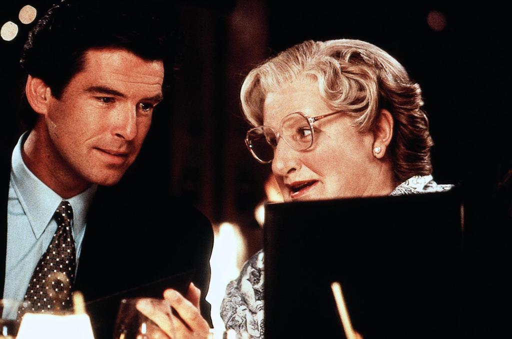 Кадры из Миссис Даутфайр (1993)