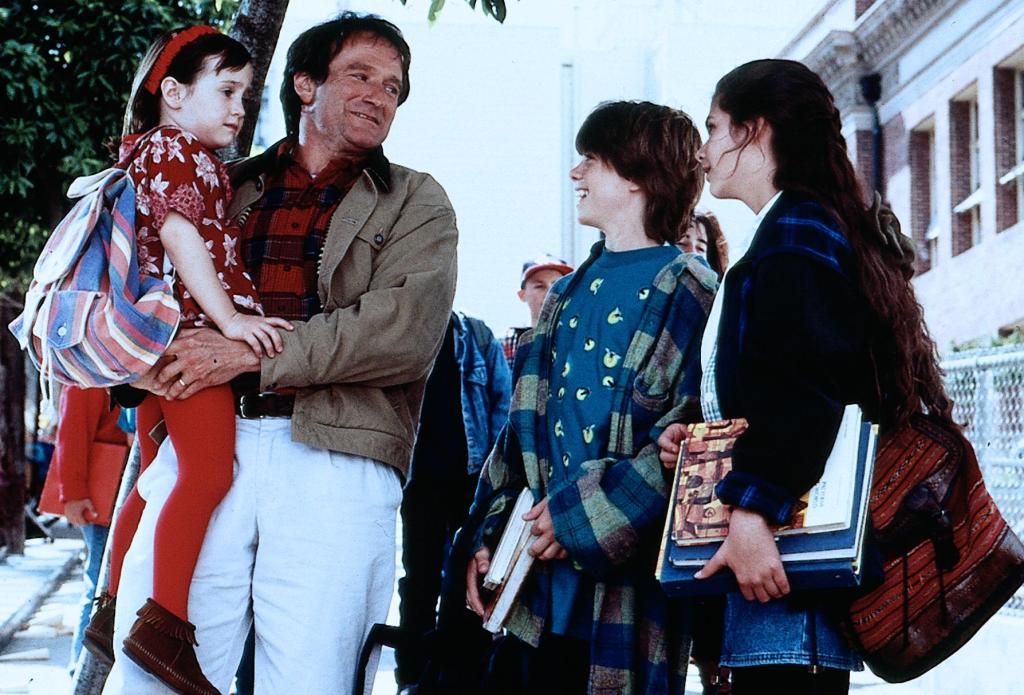 Кадры из Миссис Даутфайр (1993)