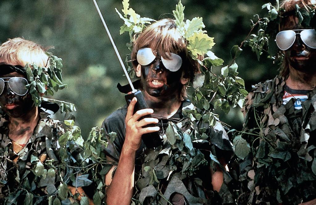 Кадры из Вступая в контакт (1985)