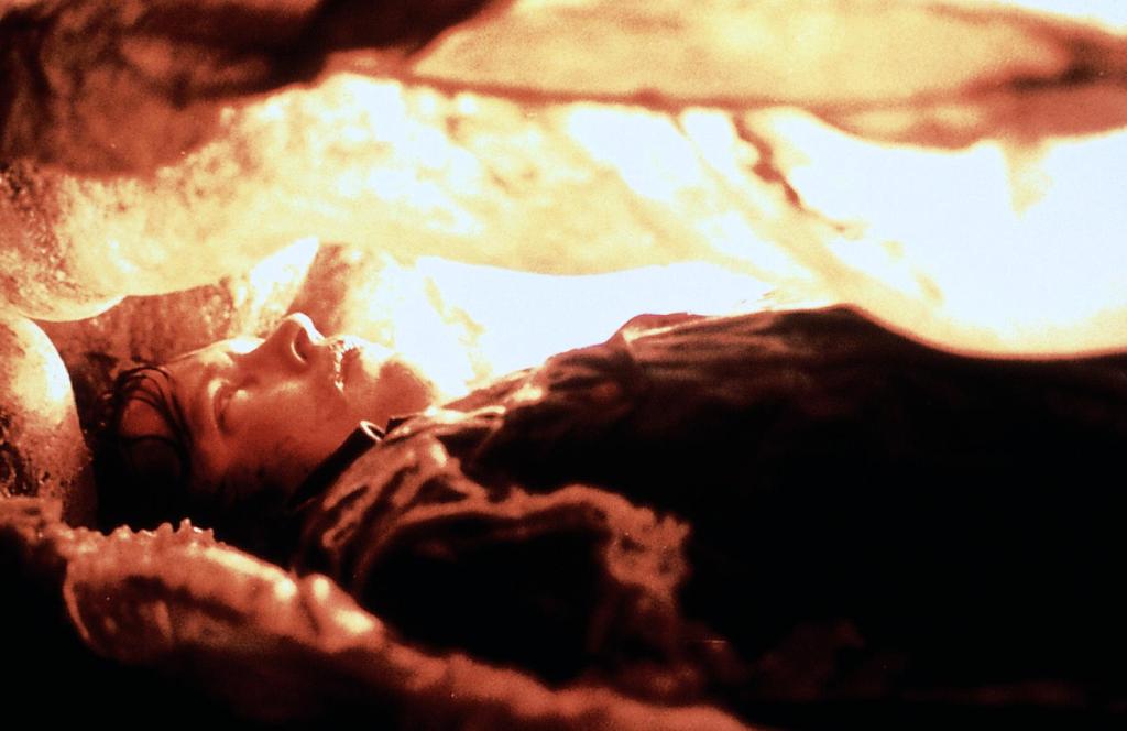 Кадры из Огонь в небе (1993)