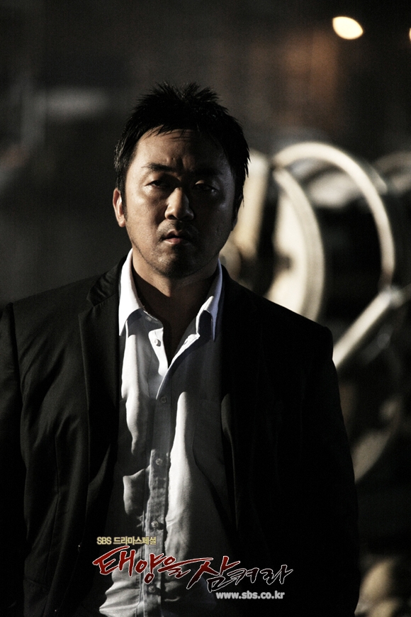 Кадры из Проглоти солнце (2009)