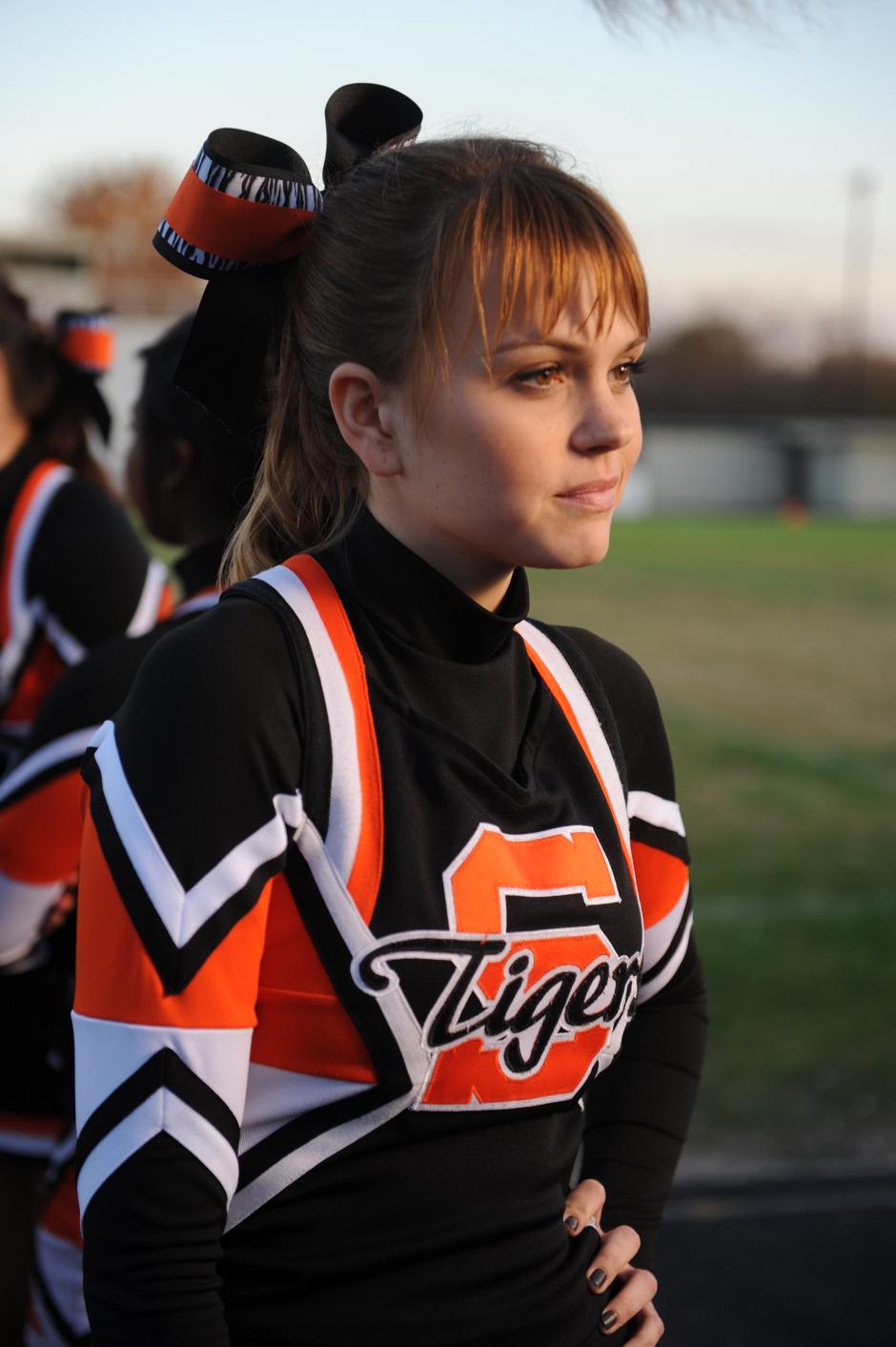 Кадры из Сквозь тьму (2011)