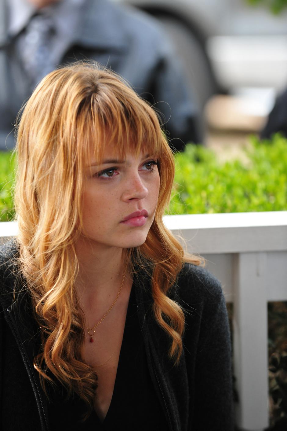 Кадры из Сквозь тьму (2011)