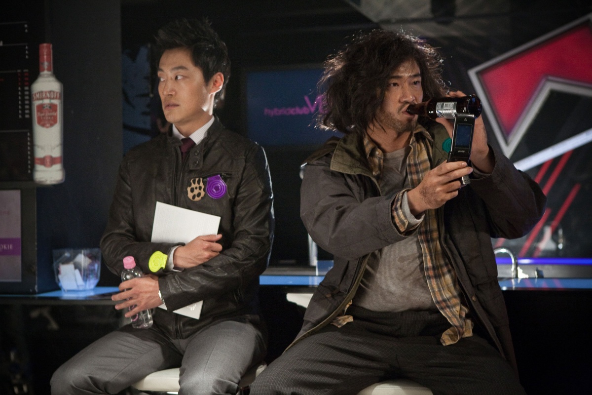 Полицейский на подиуме (2012)