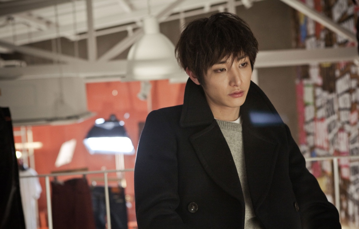 Полицейский на подиуме (2012)