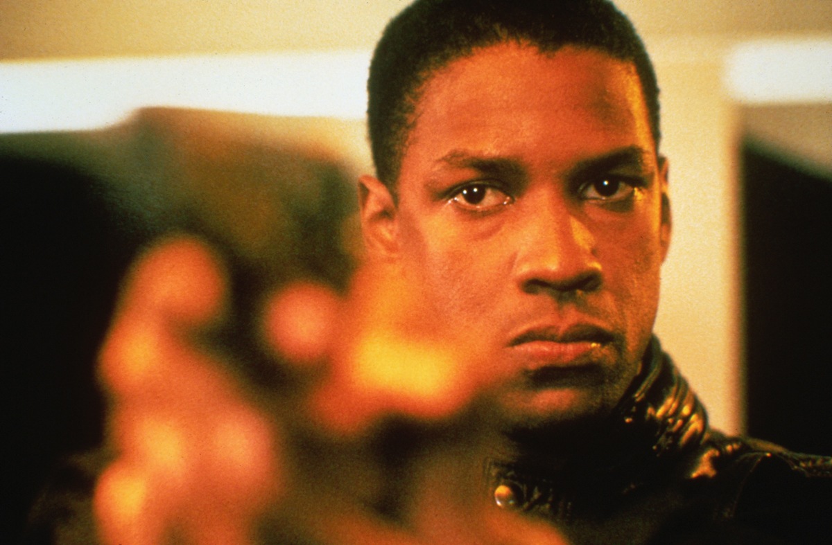 Кадры из За королеву и страну (1988)