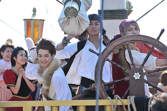 Кадры из Хост-клуб Оранской школы (2012)