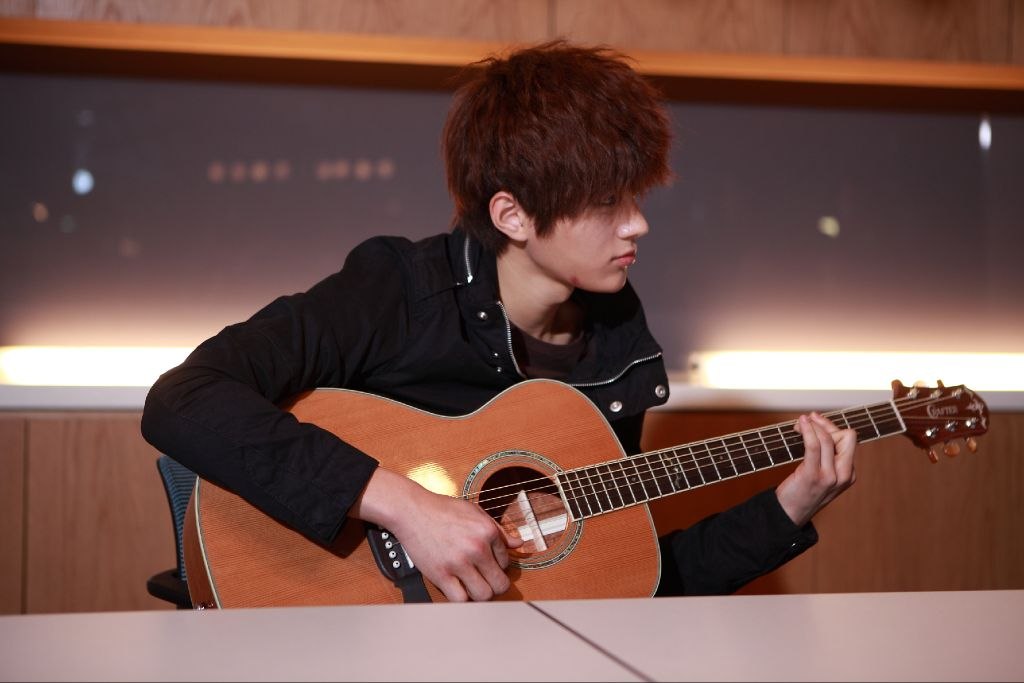 Кадры из Заткнись и играй! (2012)