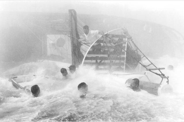 Кадры из Белый шквал (1996)