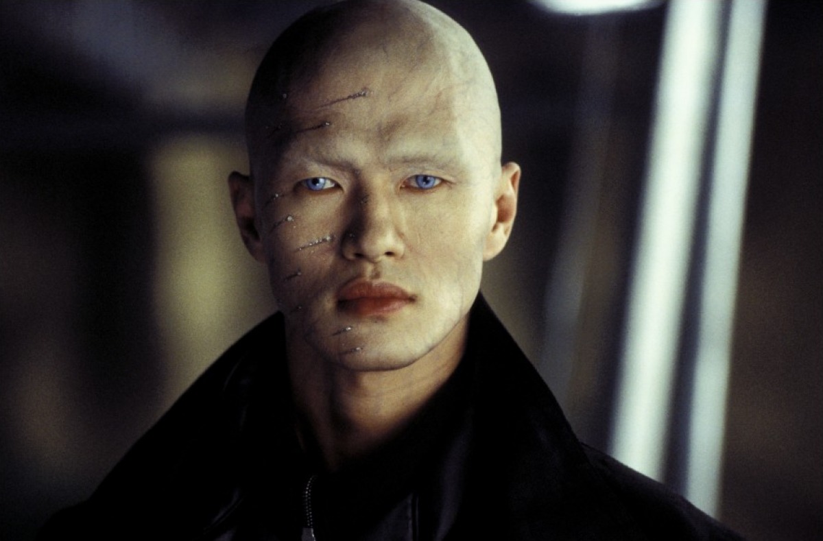 Умри, но не сейчас (2002)