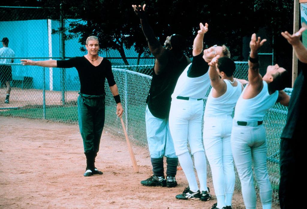 Кадры из Высшая лига 3 (1998)