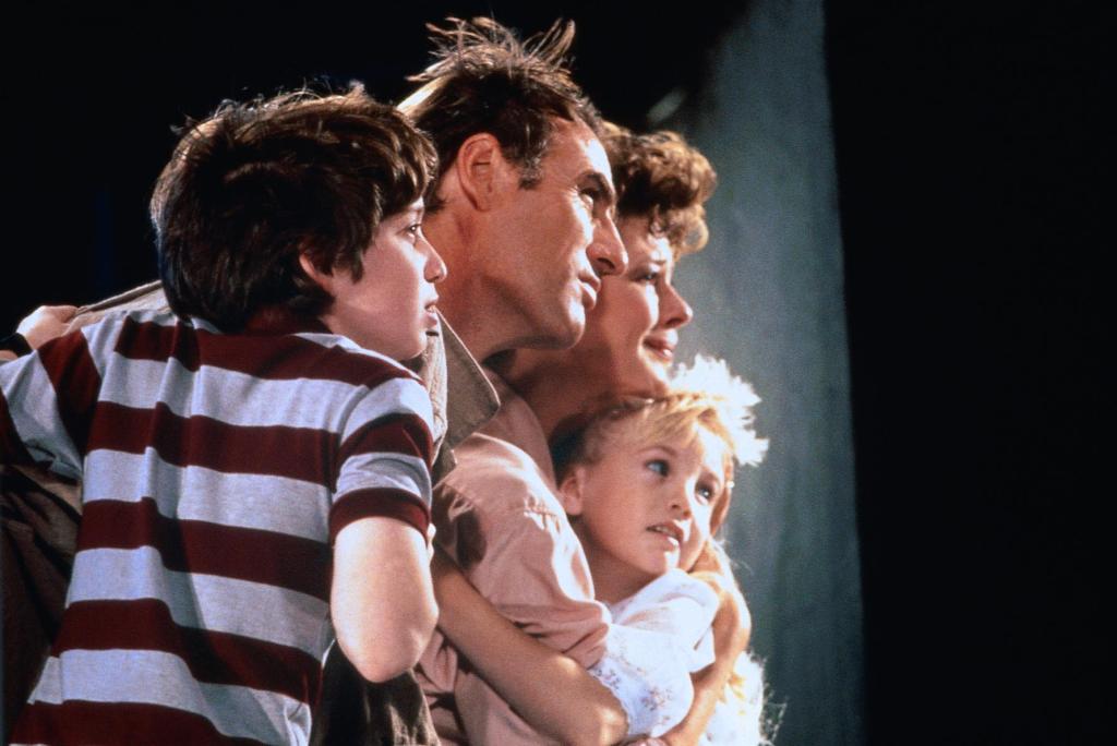 Кадры из Полтергейст 2: Обратная сторона (1986)