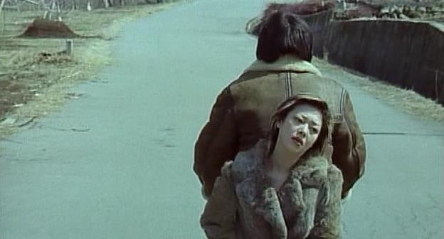 Кадры из Одинокая корова плачет на рассвете (2003)