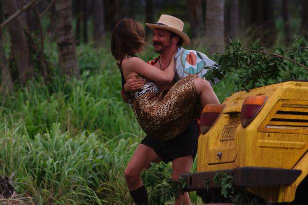 Кадры из Притворись моим мужем (2012)