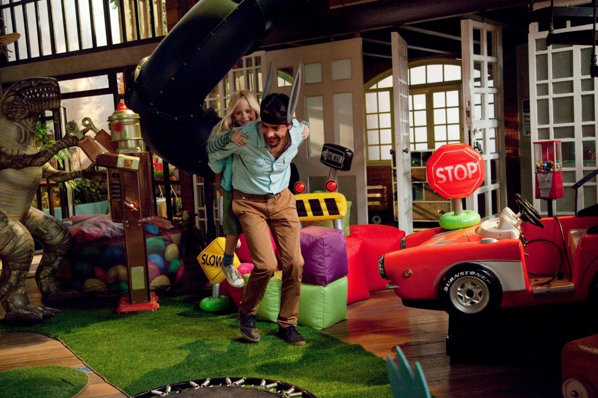 Кадры из Инструкции не прилагаются (2013)