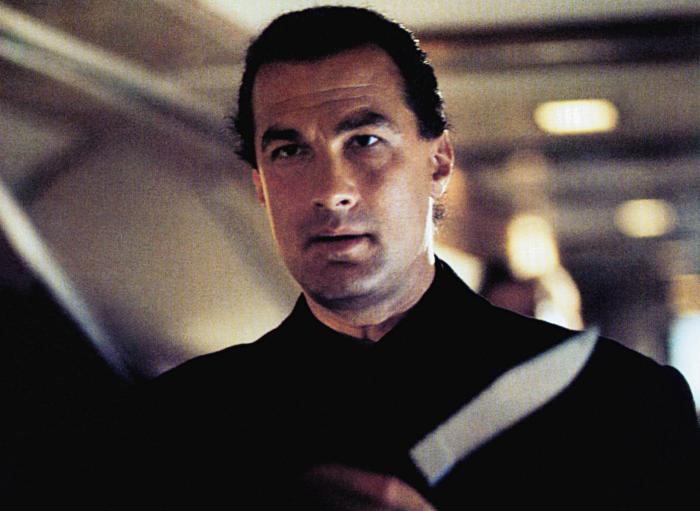 Кадры из В осаде 2: Темная территория (1995)