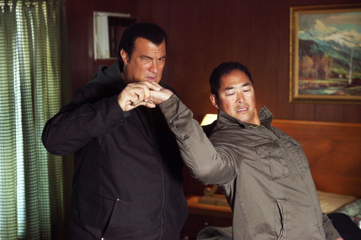 Кадры из Опасный человек (2009)