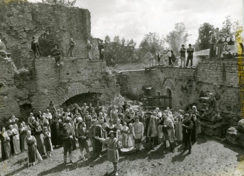 Кадры из Серебряная пряжа Каролины (1985)