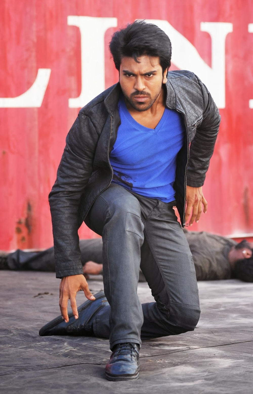 Кадры из Кто он? / Доброволец (2014)