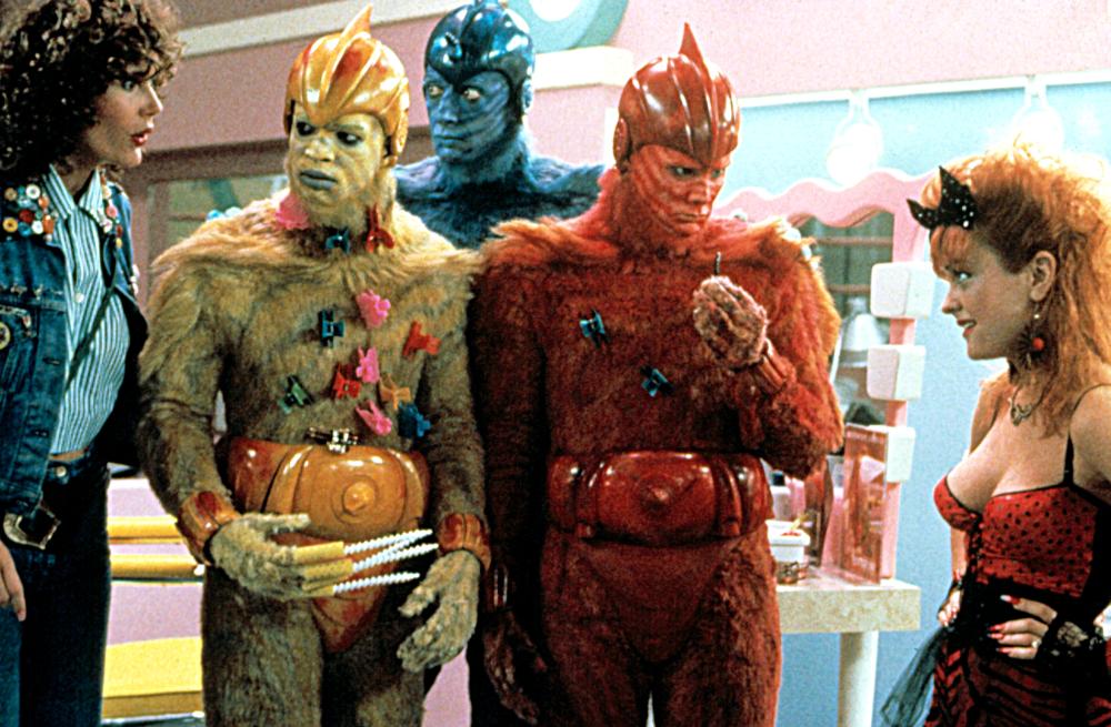 Кадры из Земные девушки легко доступны (1988)