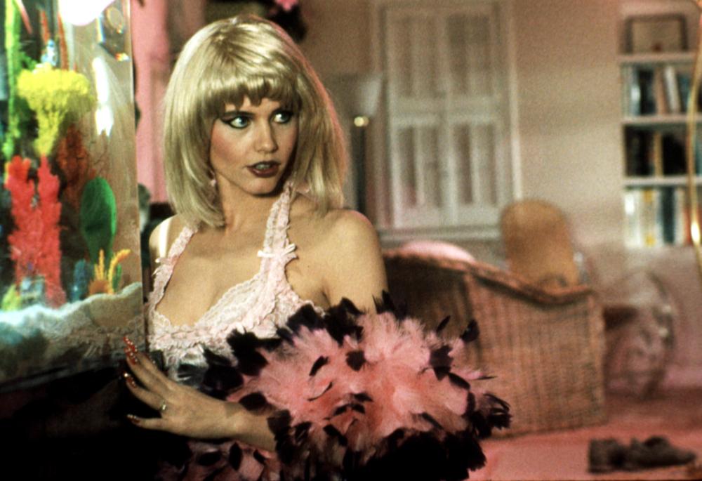 Кадры из Земные девушки легко доступны (1988)