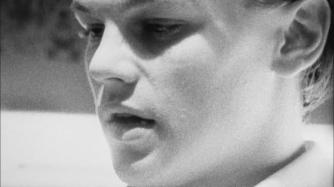 Кадры из Кафе «Донс Плам» (2001)