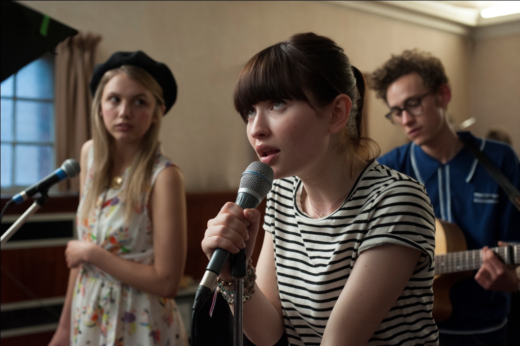 Кадры из Боже, помоги девушке (2014)