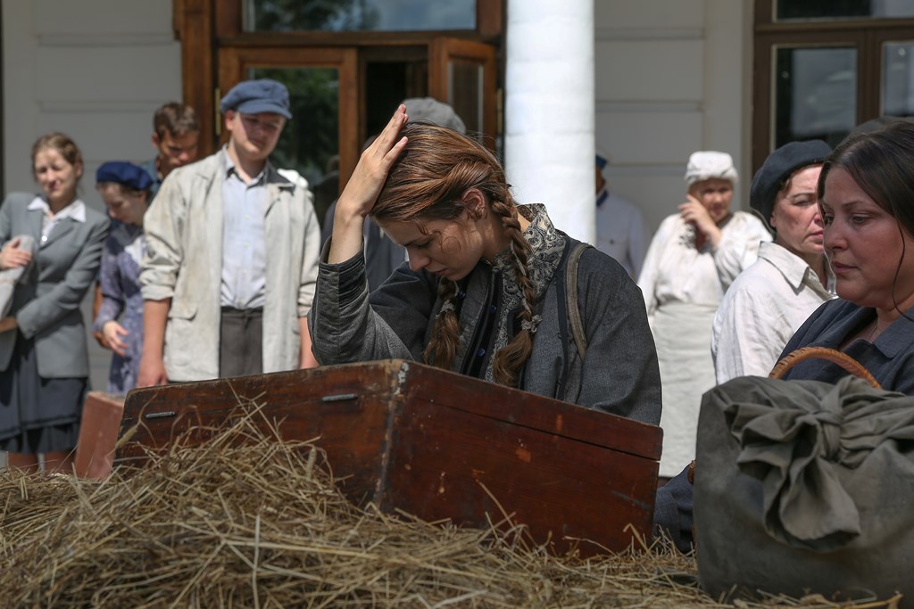 Кадры из Зови меня мамой (2020)