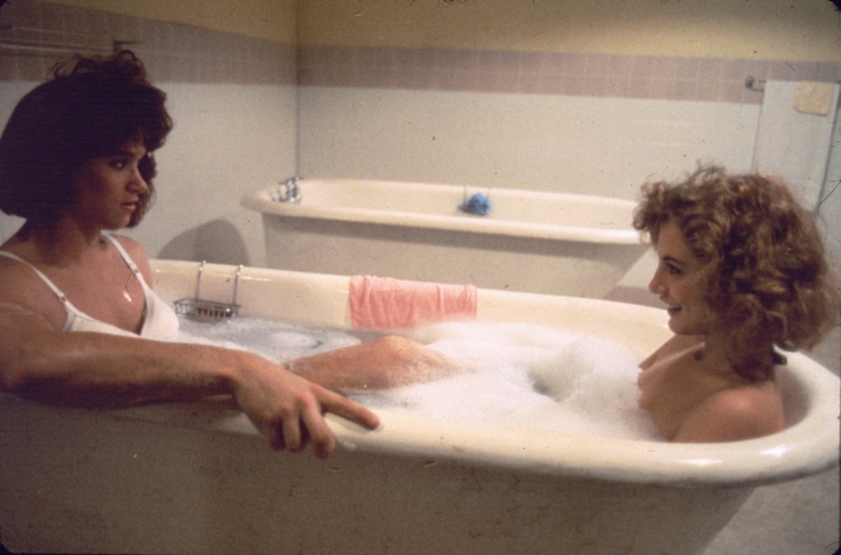 Кадры из Сумасброды 2: Не в своем уме (1985)