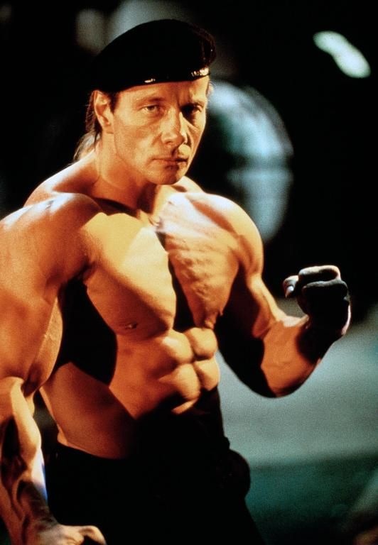 Кадры из Полицейский 2000 года (1993)