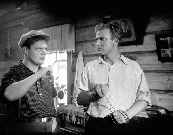 Кадры из Земля и люди (1956)