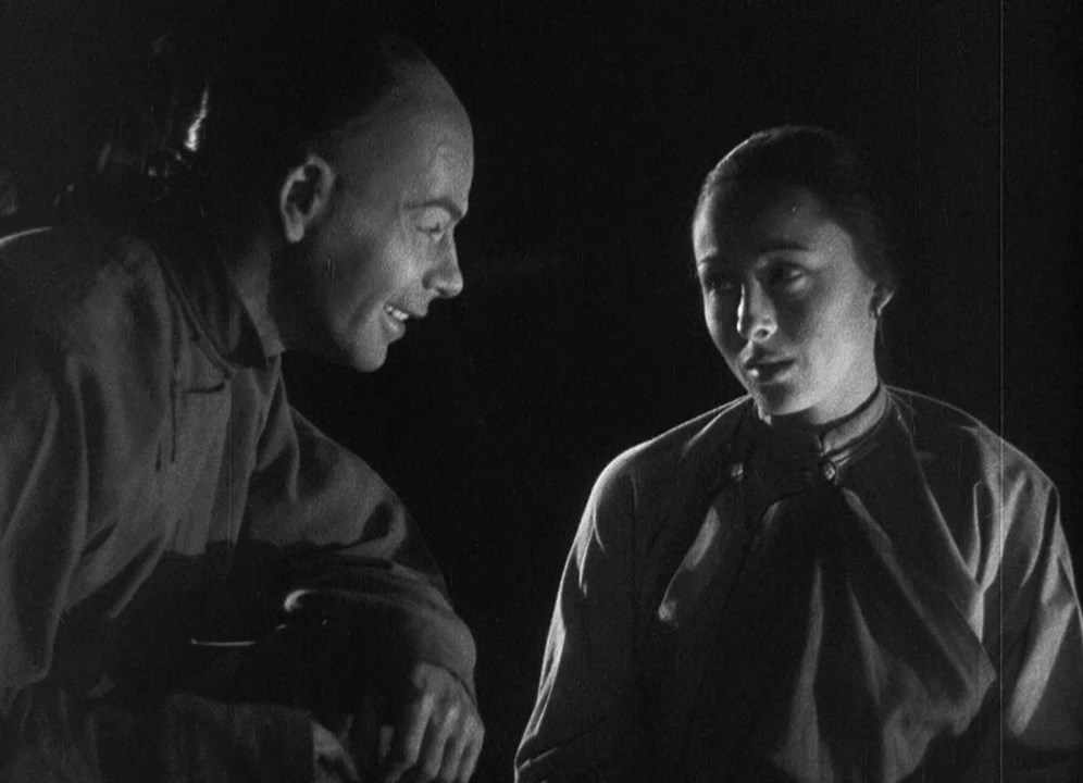 Кадры из Благословенная земля (1937)