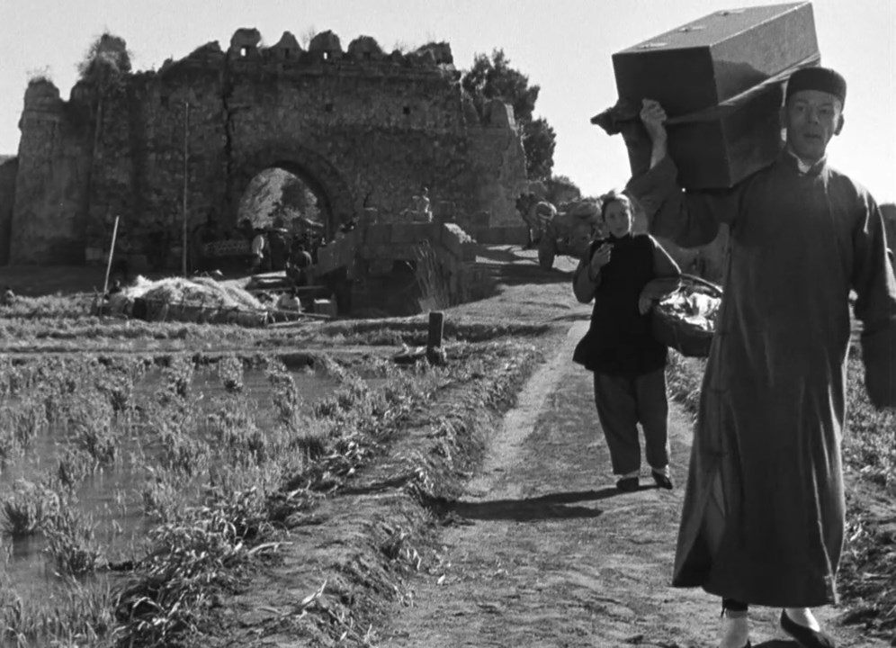 Кадры из Благословенная земля (1937)