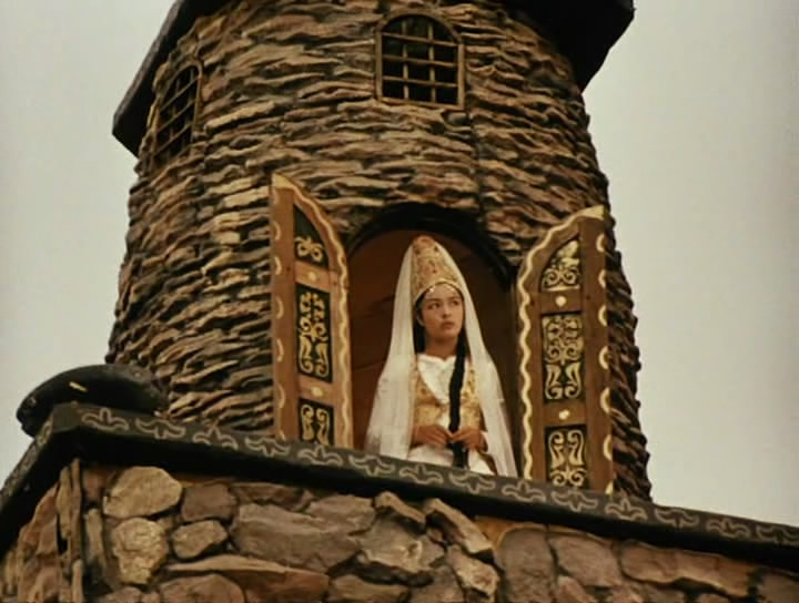 Кадры из Бойся, враг, девятого сына (1984)