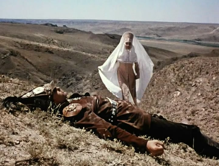 Кадры из Бойся, враг, девятого сына (1984)