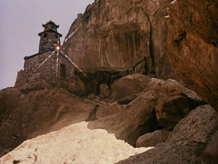 Кадры из Бойся, враг, девятого сына (1984)