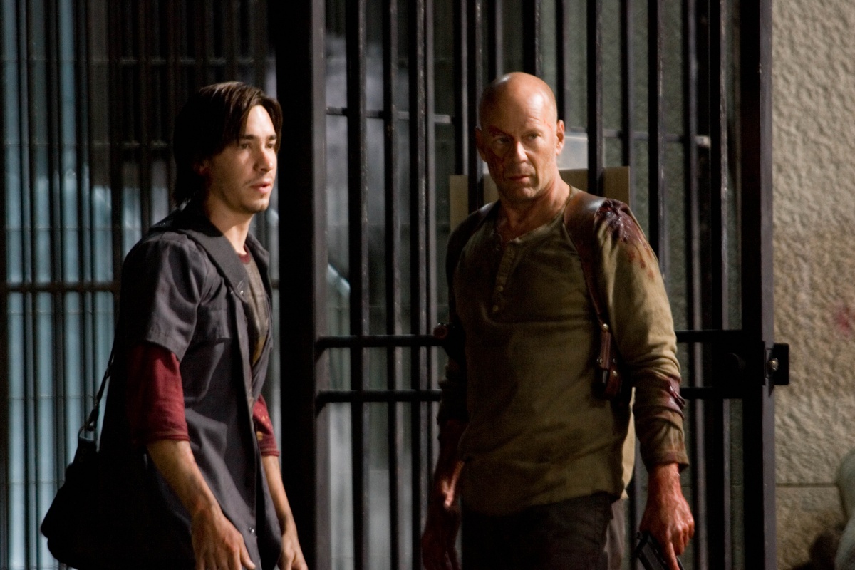 Кадры из Крепкий орешек 4.0 (2007)