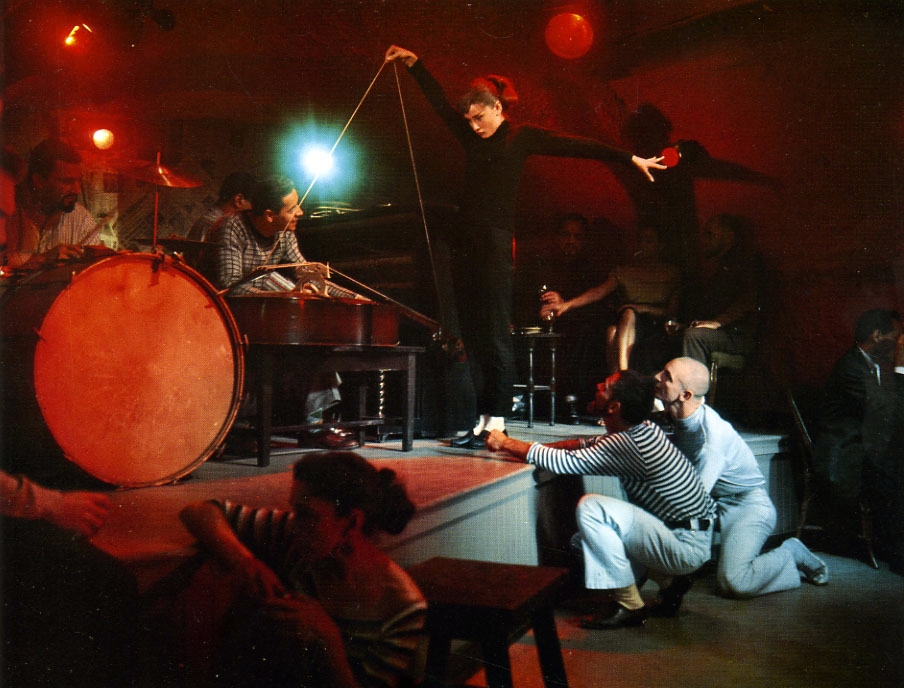 Кадры из Забавная мордашка (1957)