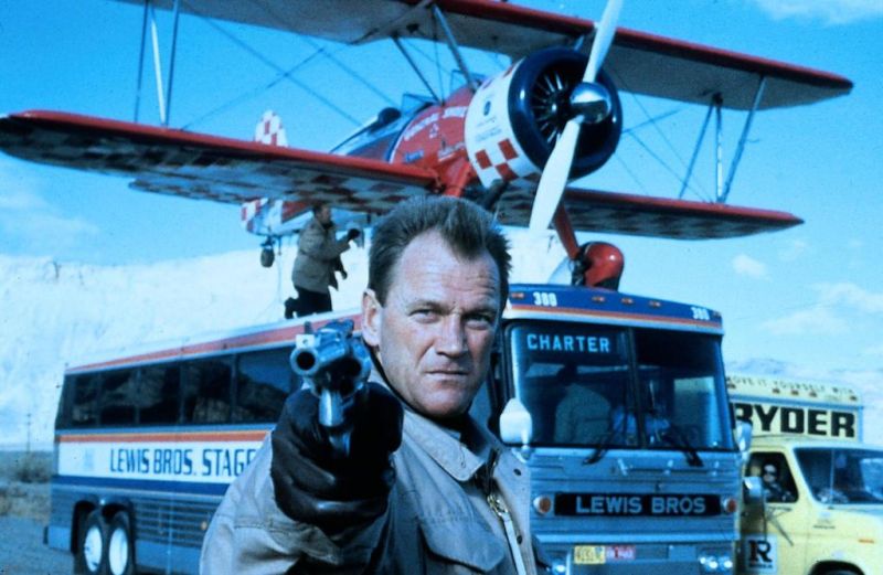 Кадры из Опасная территория (1986)