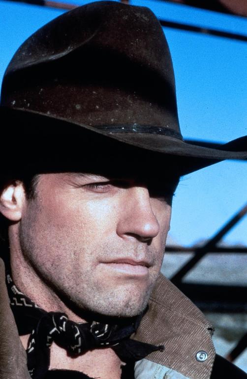 Кадры из Опасная территория (1986)