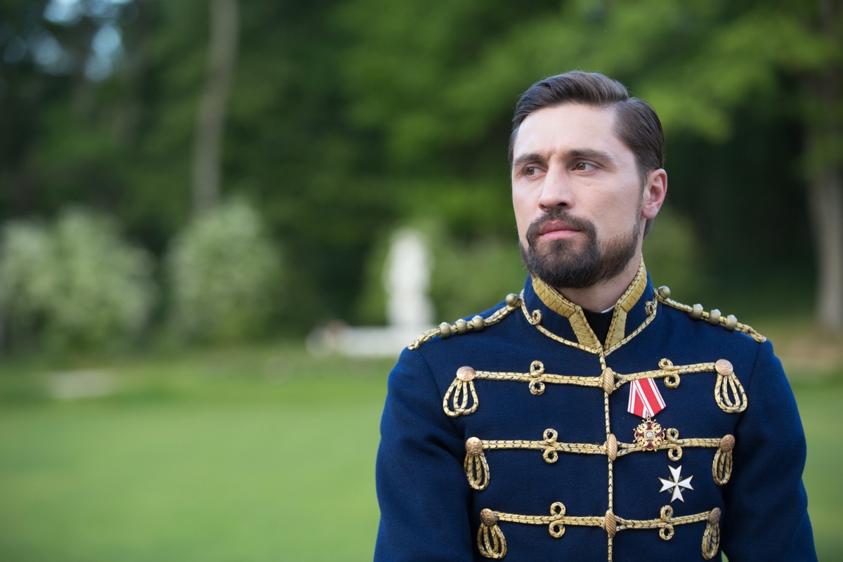 Кадры из Герой (2016)