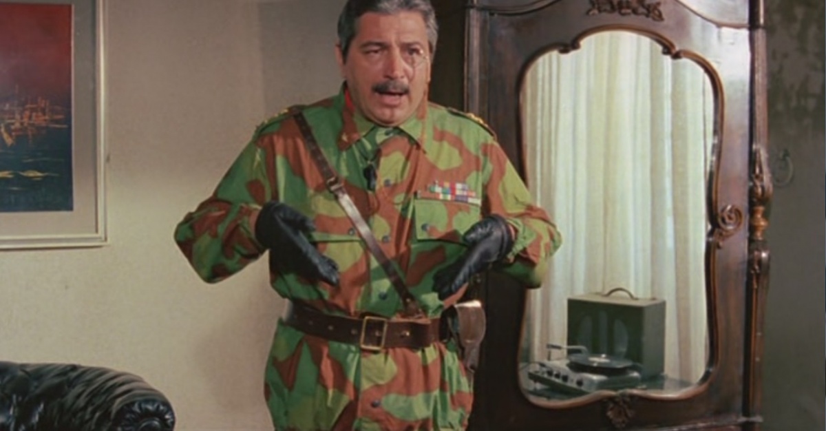 Кадры из Медсестра и большие маневры (1978)