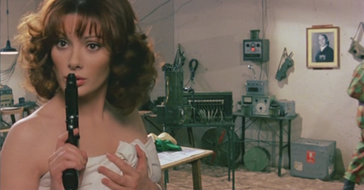 Кадры из Медсестра и большие маневры (1978)