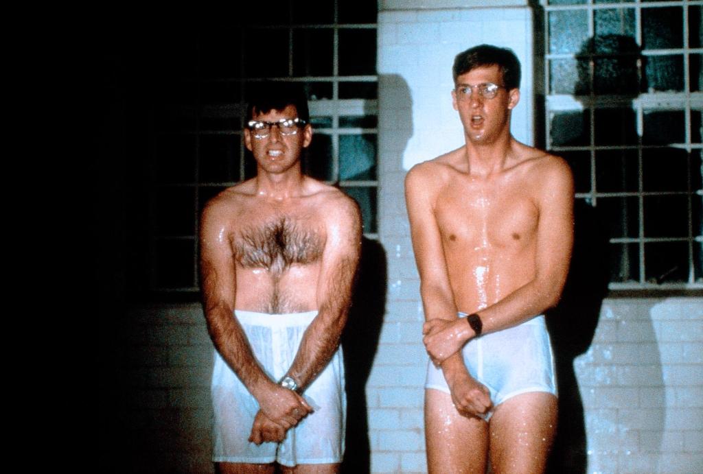 Кадры из Месть придурков (1984)