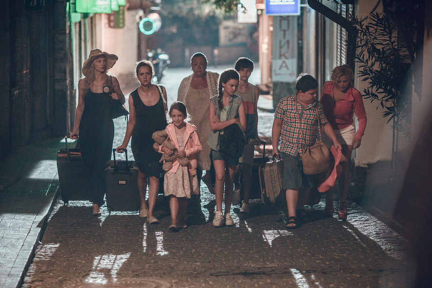 Кадры из Сдается дом со всеми неудобствами (2016)