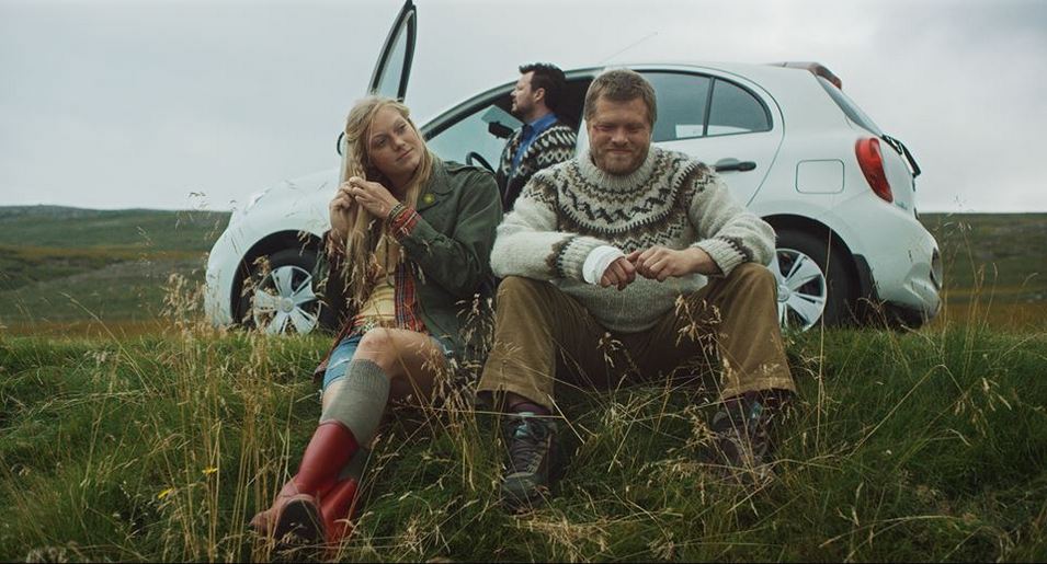 Кадры из Задом наперед (2015)