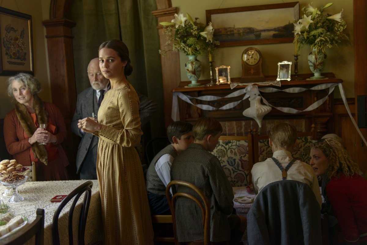 Кадры из Свет в океане (2016)