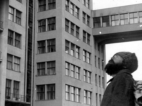 Кадры из Обломок империи (1929)