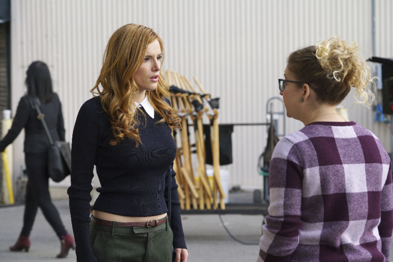 Кадры из Популярна и влюблена (2017)