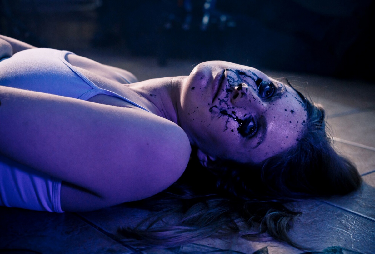 Кадры из Существо из бездны (2016)